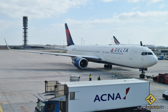 Boeing 767-332/ER
